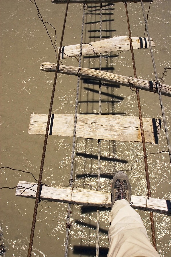 14. Навесной мост, перекинутый через реку Ханза, Пасу, Северный Пакистан