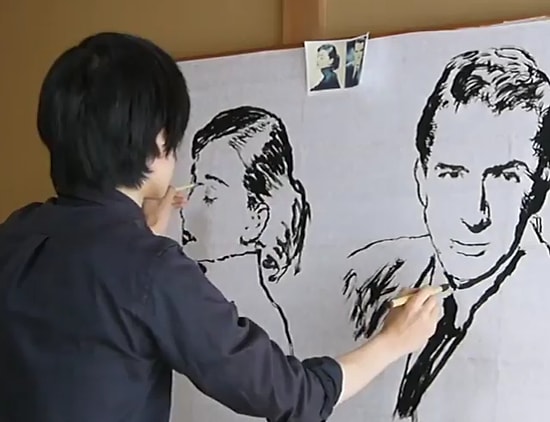 İki Eliyle Aynı Anda Resim Yapabilen Sanatçı