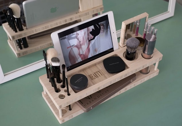 7. Hem makyaj malzemelerini düzenliyor hem de iPad bölmeli!