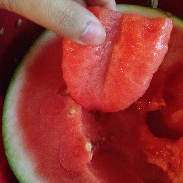 7. Арбуз с "языком" :Ь