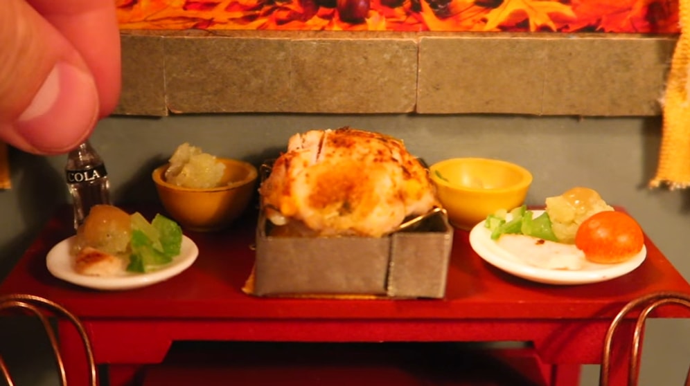 Dünyanın En Küçük Şükran Günü Yemeği Hazırlanışı