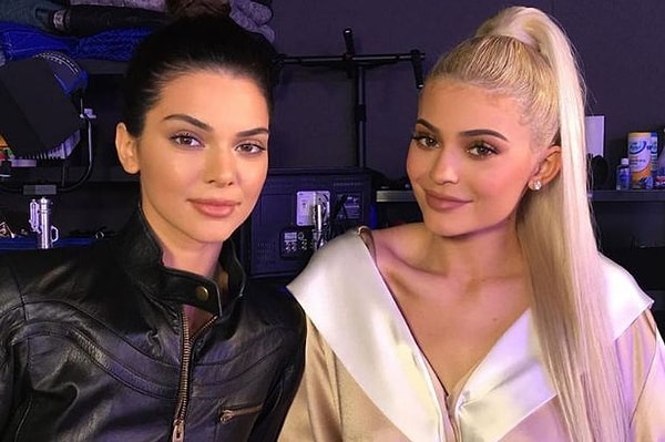 Девушка опубликовала в Facebook свою новую фотографию.