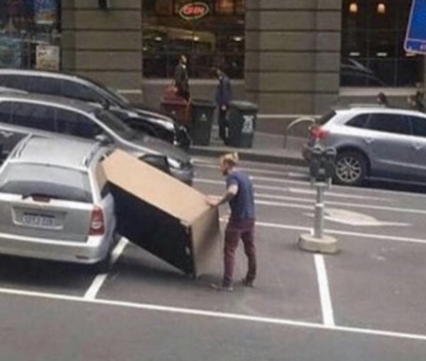 13. Когда у тебя осталось еще 50 минут до конца сериала, а тебе надо выйти из дома через 20 минут