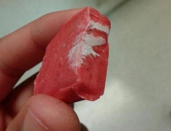 14. Каждый раз когда так происходит, ты пожимаешь плечами и отправляешь жвачку в рот прямо с бумагой