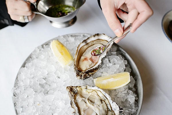 3. Если на первом ужине-знакомстве с семьей любимого человека вам показался подозрительным вкус устрицы или какого-то другого моллюска, вы: