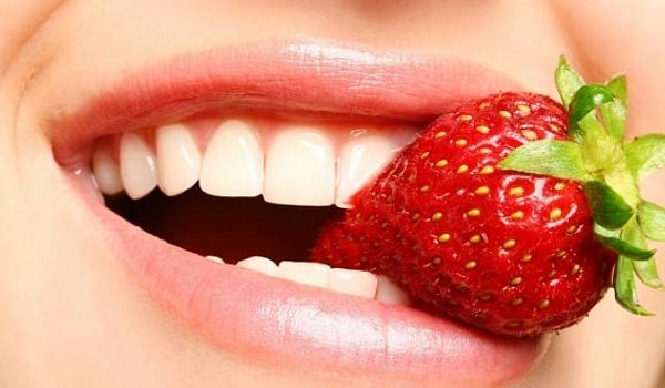 5. Если во время ужина с парнем/девушкой еда застряла в ваших зубах