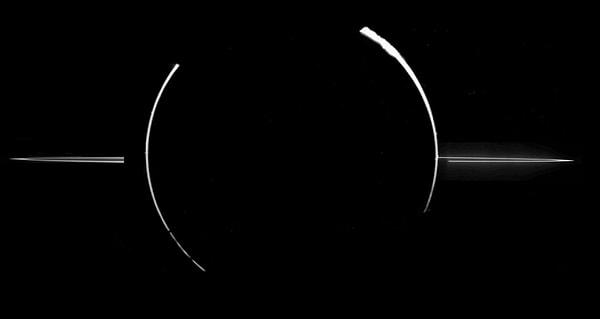 7. Satürn, hatta Uranüs kadar bilinmese de, Jüpiter'in etrafında zayıf bir halka sistemi bulunuyor.