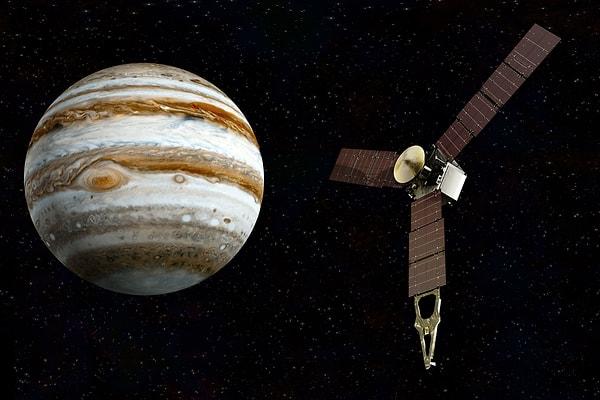 23. Bilim insanları, Jüpiter'in güçlü yer çekimini kullanarak uzay araçlarında mancınık etkisi yapabiliyorlar.