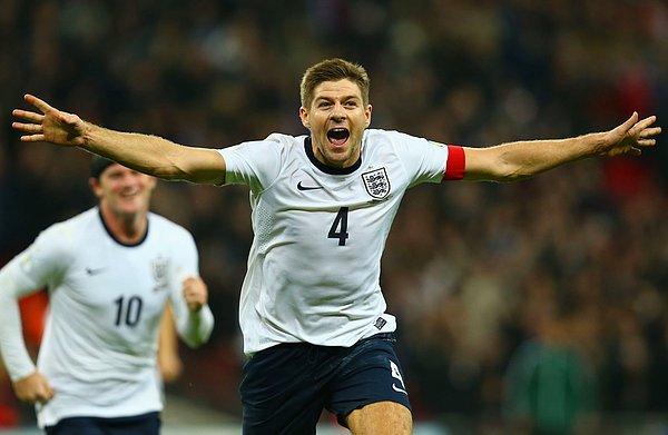 İngiltere milli takım formasını Gerrard'dan fazla giyen sadece 3 isim var: Beckham, Rooney ve Shilton.