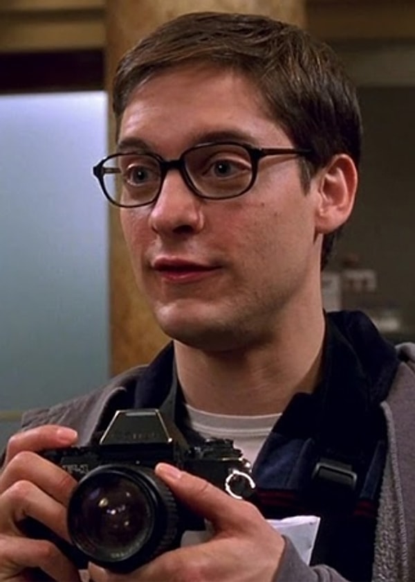 16. Питер Паркер (Тоби Магуайр) - Зоуи Дешанель