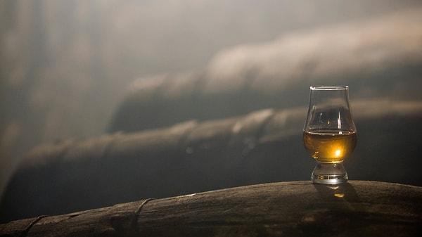 12. Bir şişe Laphroaig viskisi satın aldığınızda, İskoçya’da 30x30cm büyüklüğünde bir toprak sahibi olursunuz.