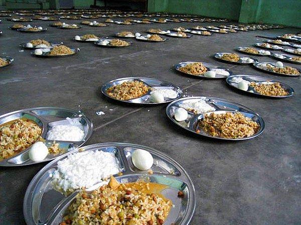 1. Burası Hindistan ve burada her yemekte pirinç verilmesine normal diyebiliriz.