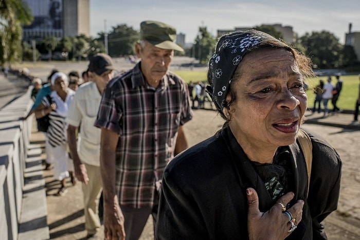 Binlerce Kişi 'Devrim Meydanı'nda 'Comandante'yi Anıyor