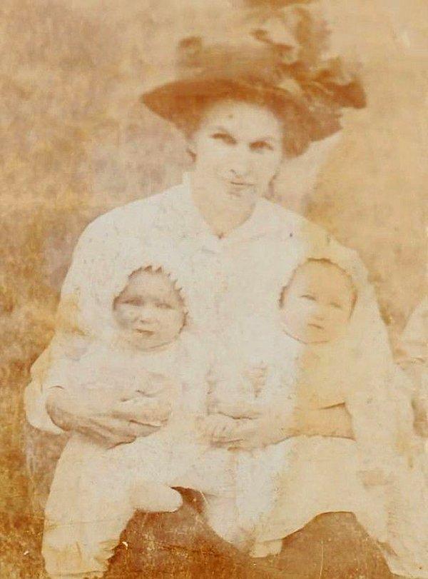 Kendileri 20 Kasım 1916 yılında, 25 dakika ara ile dünyaya geldiler.