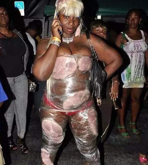 13. Ииии... победитель в номинации "Самый экстравагантный клубный костюм":