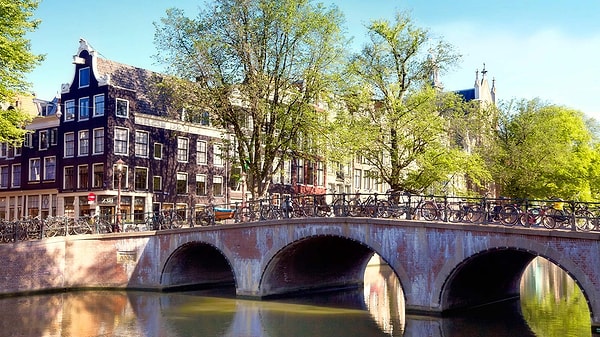1. В одном только Амстердаме находится 1281 мост!