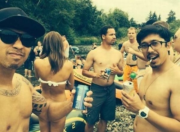 5. Она забыла надеть низ купальника?