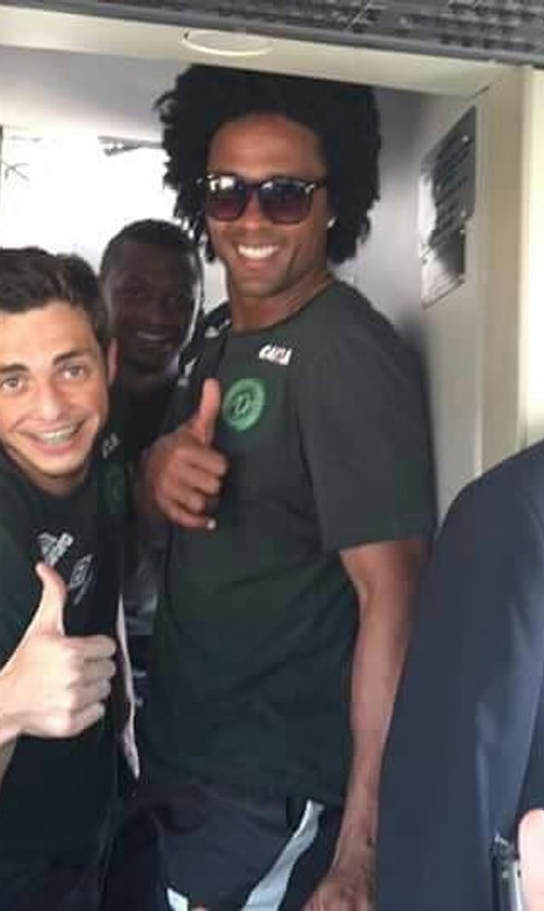 Bazı futbolcularsa uçaktan bu fotoğrafları paylaşmıştı.