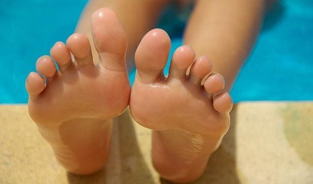 6. Eliminates calluses on the feet.