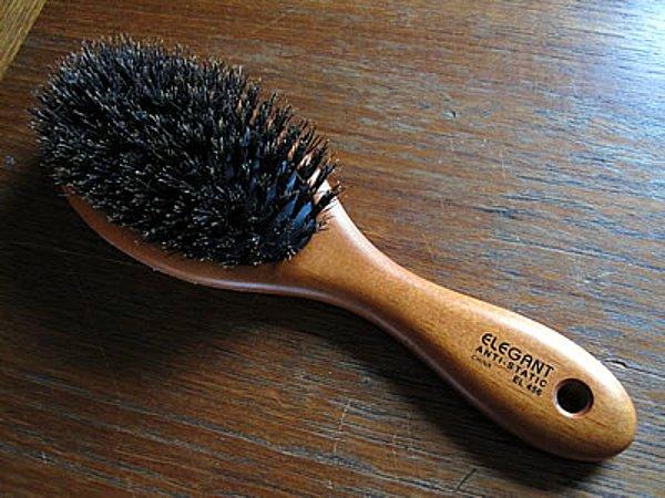 9. Saç fırçaları haftada bir güzele temizlenmeli, yılda bir ise yenisi ile değiştirilmelidir.