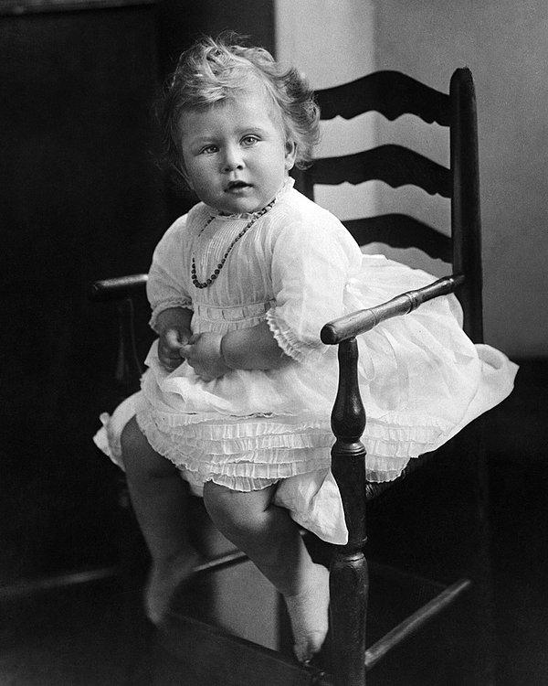 4. Kraliçe II. Elizabeth 2 yaşında, 1928.