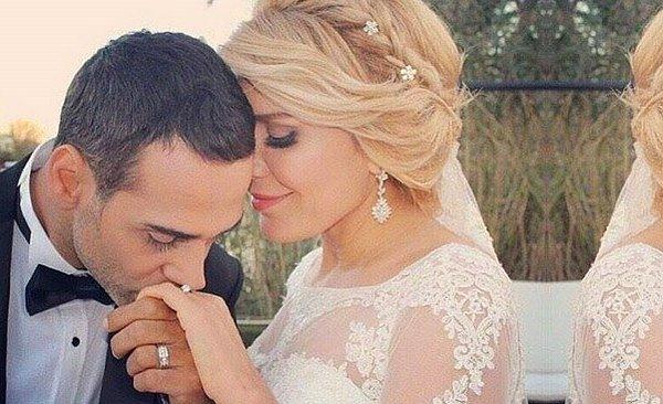 Şarkıcı Doğuş, Azeri sunucu Xosqedem Hidayetqizi ile 2014 yılında evlendi.