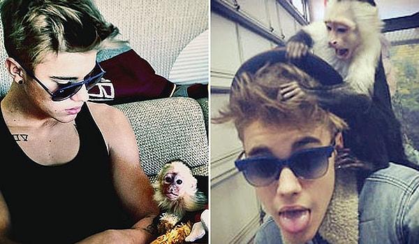 4. Justin Bieber, maymununu bir keresinde hava alanında unuttu. Bu duruma yönelik açıklaması ise daha da beter oldu: