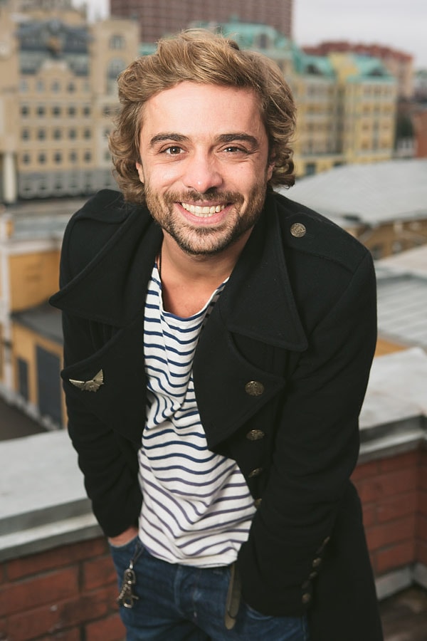 А как вы относитесь к новоиспеченному холостяку?