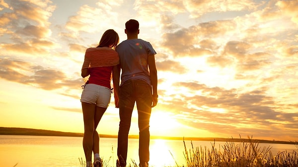 3. Гуляйте, держась за руки, или просто идите рядом