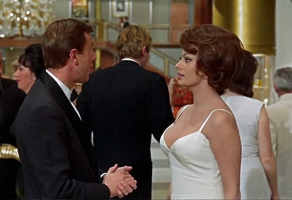 6. "Графиня из Гонгконга"