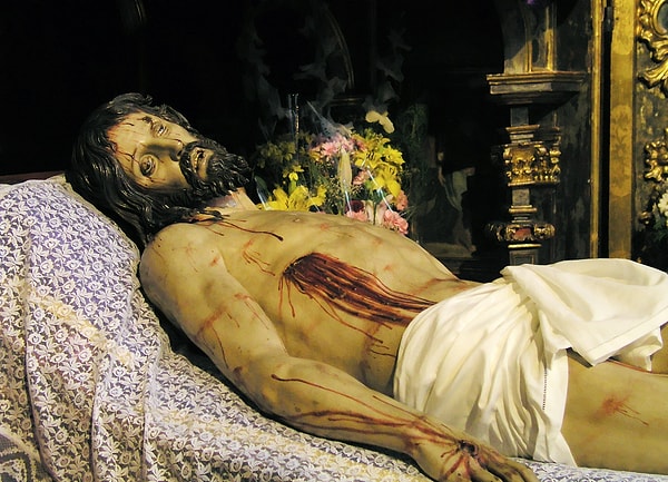 2. Какие два немецких философа выдвинули теорию, что Бог мертв?