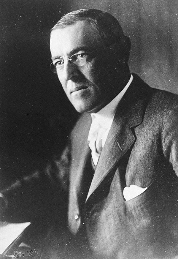 17. Beyaz Saray'da oynatılan ilk film 1915 yılında Woodrow Wilson'ın "Birth of a Nation" adlı filmiydi.