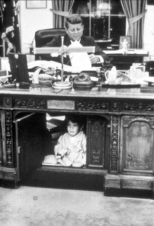 10. Oval ofis de 1913 yılında William Howard Taft'in talimatıyla kuruldu.