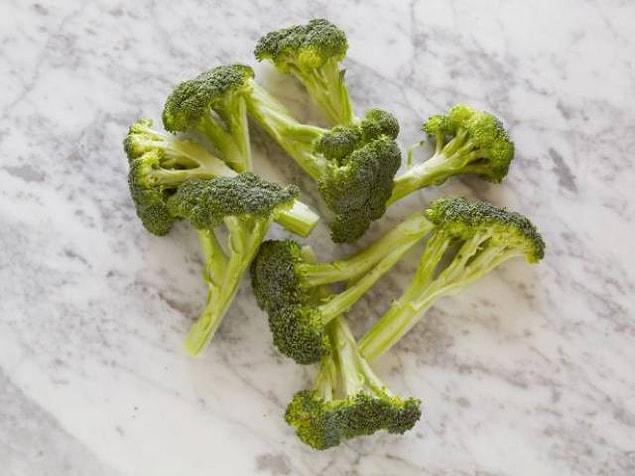 1. 9 piece of Broccolis = 100 calories