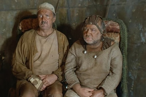 7. Как начинается фраза: "...с деньгами нельзя. Деньги оставь здесь."