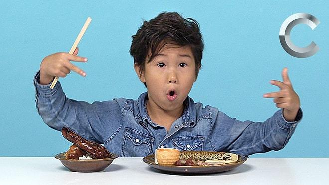 Çin Yemeklerini Tadan Çocukların Eğlendirici Tepkileri