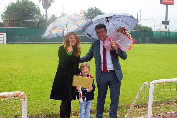 Alim'in mutluluk pozu 😊 Biz de Antalyaspor ekibini bu güzel hareketinden dolayı tebrik ediyoruz👏👏