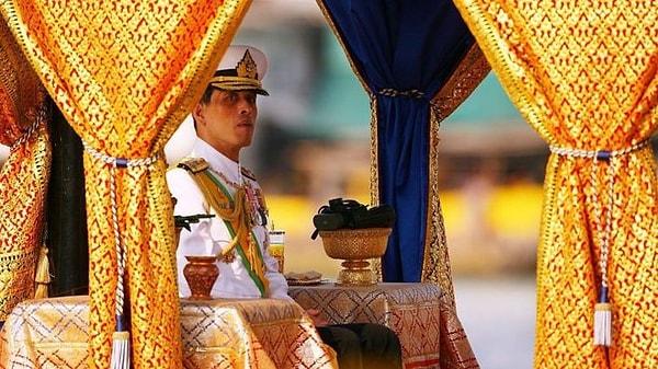 Vajiralongkorn, Chakri Hanedanı'nın 10. hükümdarı olarak Rama ismini alacak.