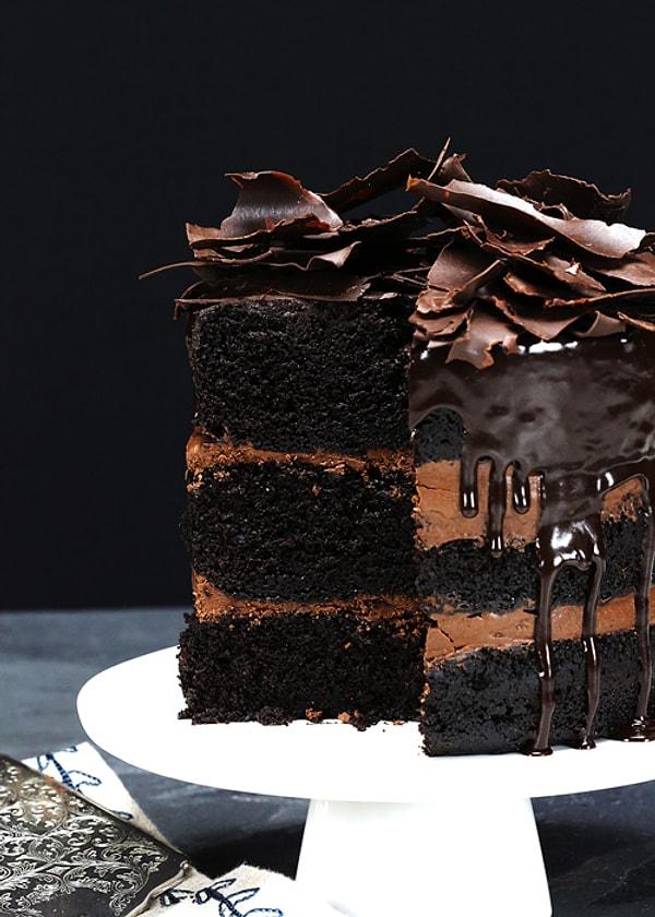 1. Ne düşündüğünüzü biliyoruz ve tabii ki çikolatalı pasta ile başlıyoruz!
