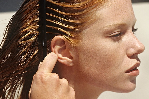 5. Расчесываешь мокрые волосы