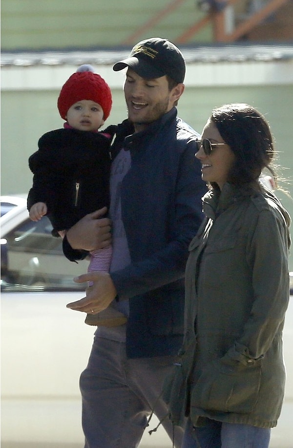 9. Эштон рассказывает о том, как их маленькая дочурка реагировала на беременность Милы: