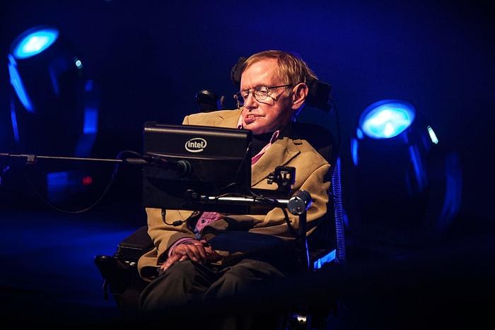İngiliz Fizikçi Hawking Hastaneye Kaldırıldı
