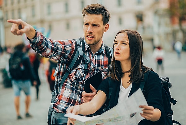 8. Выглядеть как турист