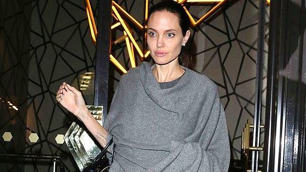 16. Strese bağlı yeme bozukluğu sorununu daha önce de yaşayan Angelina Jolie'nin, boşanma sürecinde her geçen gün daha da kilo kaybettiği söyleniyor.