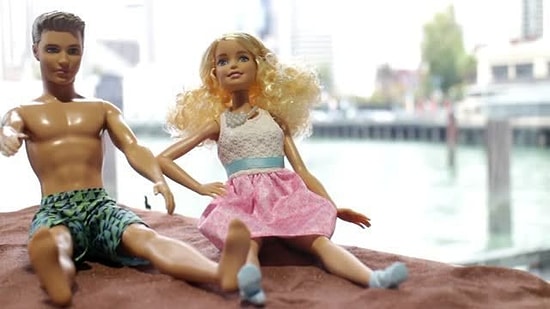 Su Jetiyle Ortadan İkiye Ayrılan Barbie Ve Ken