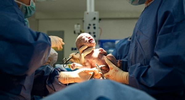 18. 3 kişinin DNA'sını taşıyan ilk bebek dünyaya geldi