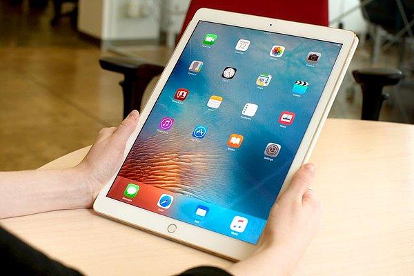 4. 10.5 INC iPad dedikoduları gerçek oluyor. 2017'de bu iPad ile tanışabiliriz.