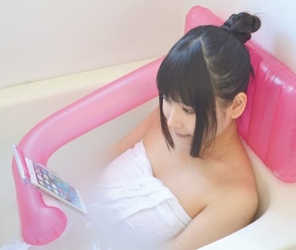 23. Подушечка для ванны с держателем для планшета