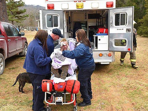 18. Hayvan barınağında çıkan yangından köpekleri kurtaran ve bunu yapmaya çalışırken de yüzünü yakan 82 yaşındaki adam.