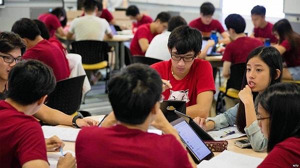 Bilim, matematik ve okuma alanında öğrencilerin seviyelerini ölçen raporda, her üç alanda eğitim başarısı en yüksek ülkenin Singapur olduğu açıklanmıştı.